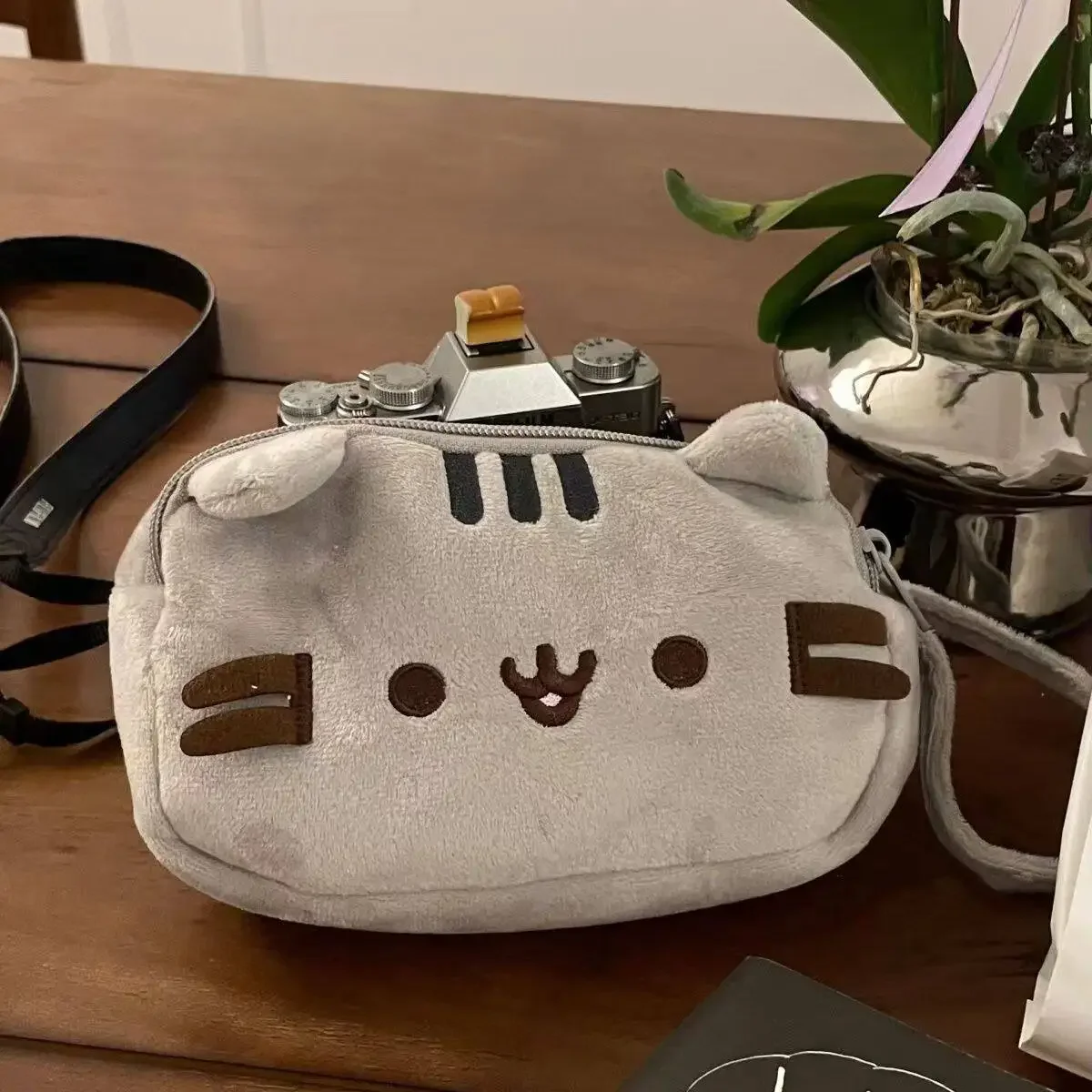 Uroczy piórnik Pusheen, kreskó – Travel Accessories Logo recenzja i cena